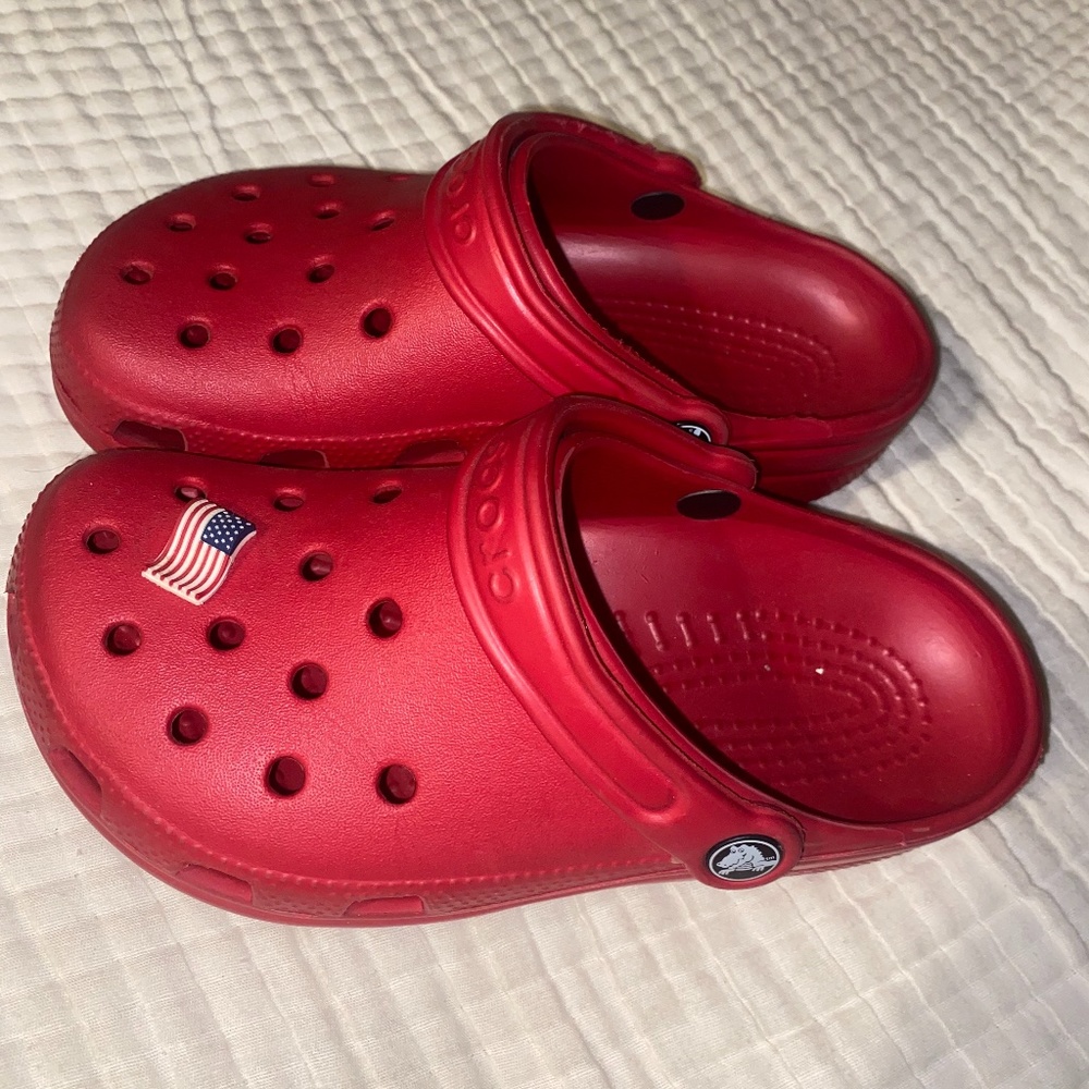 red crocs